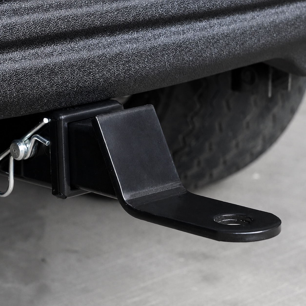 Light utility tow hitch on a custom golf cart